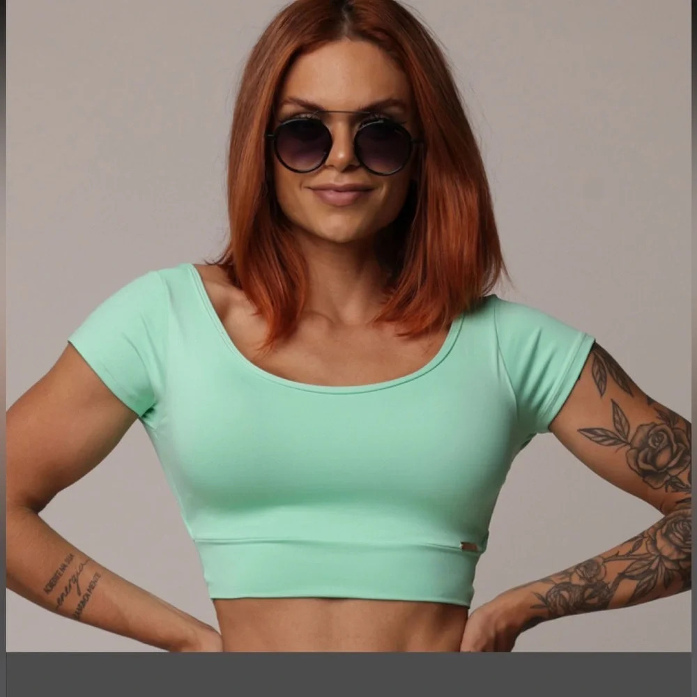 Moving fitness wear crop top made in Brazil